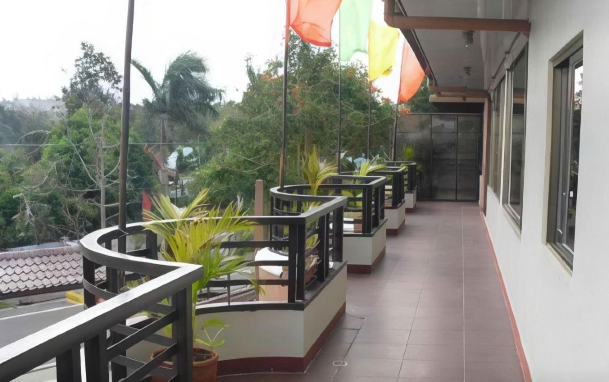 Hotel Reddoorz At Tagaytay Road Tagaytay City Exterior foto